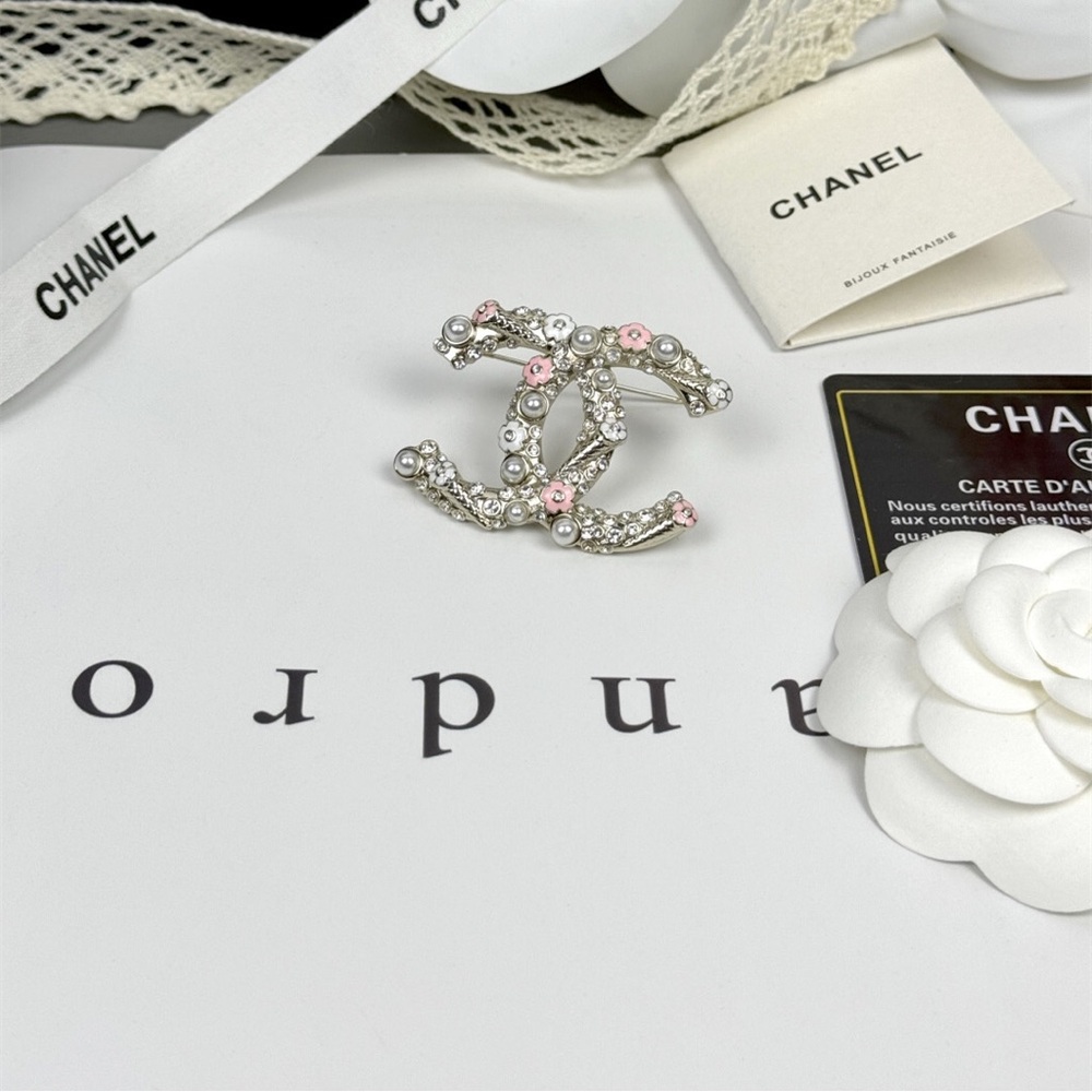 Chanel Silver and Pink Pearl Brooch - Picture 4 of 5